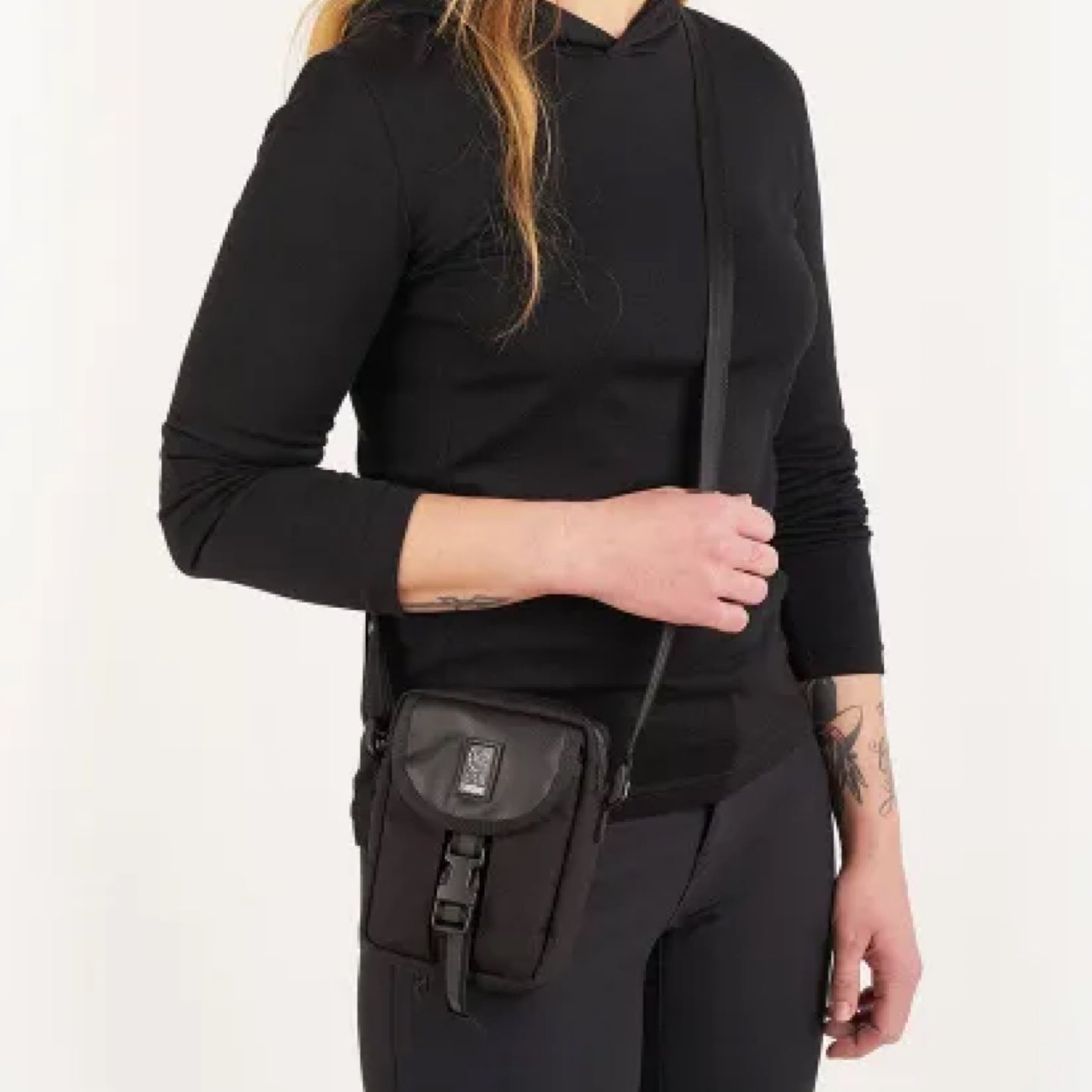 CHROME INDUSTRIES SHOULDER ACCESSORY POUCH (ALL BLACK)