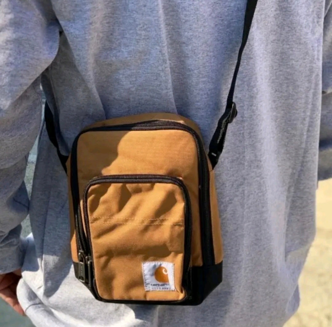 CARHARTT CROSSBODY ZIP BAG (BROWN)