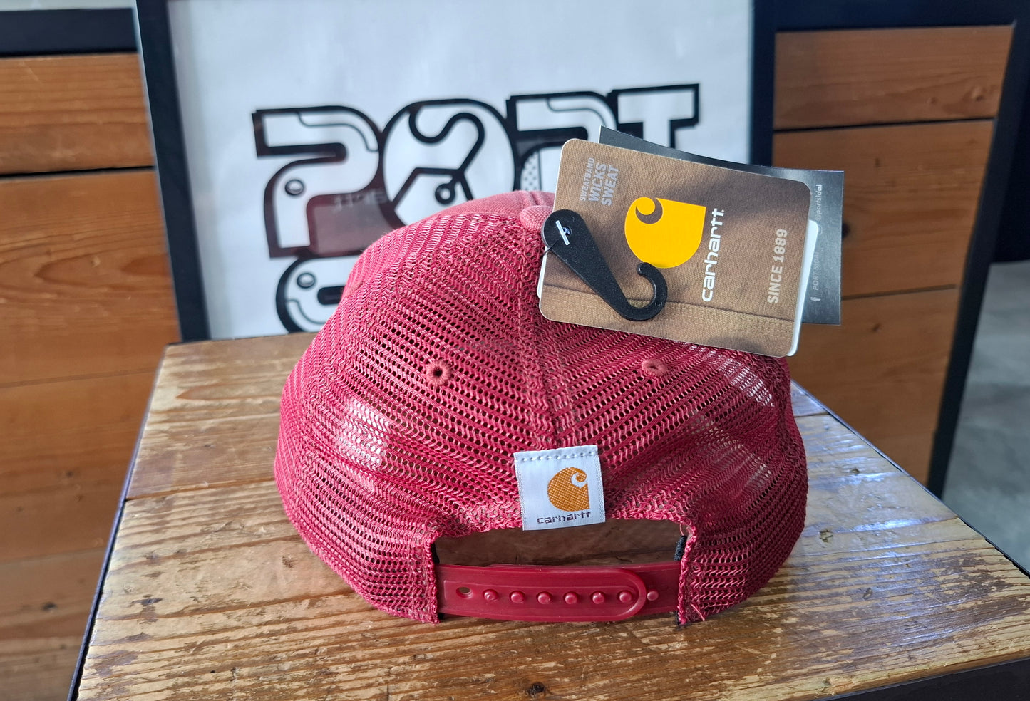 CARHARTT CANVAS MESHBACK
LOGO GRAPHIC CAP (RED)
