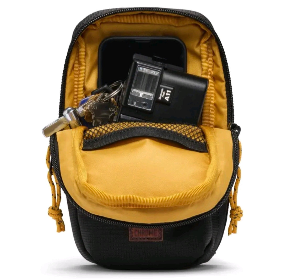 CHROME INDUSTRIES RUCKAS ACCESSORY
POUCH (BLACK)